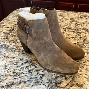 Women shoes guess!!!